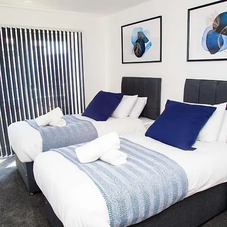 Bridge Court: Luxury Canal-view With Parking Birmingham