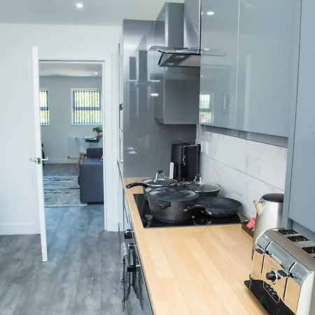 Bridge Court: Luxury Canal-view With Parking Apartment *