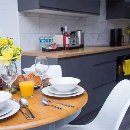Bridge Court: Luxury Canal-view With Parking * Birmingham