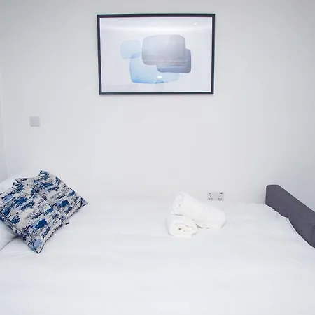 Bridge Court: Luxury Canal-view With Parking Apartment Birmingham