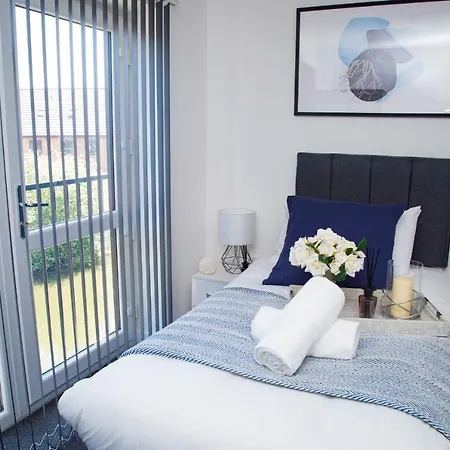 Bridge Court: Luxury Canal-view With Parking Apartment *