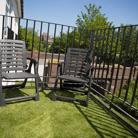 Bridge Court: Luxury Canal-view With Parking Apartment Birmingham