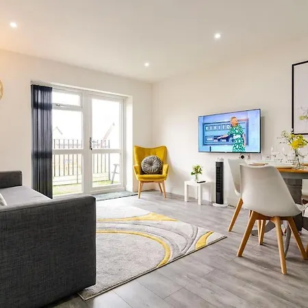 Bridge Court: Luxury Canal-view With Parking *