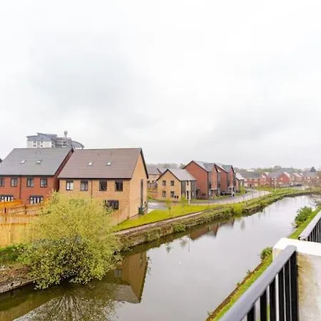 Apartment Bridge Court: Luxury Canal-view With Parking Birmingham
