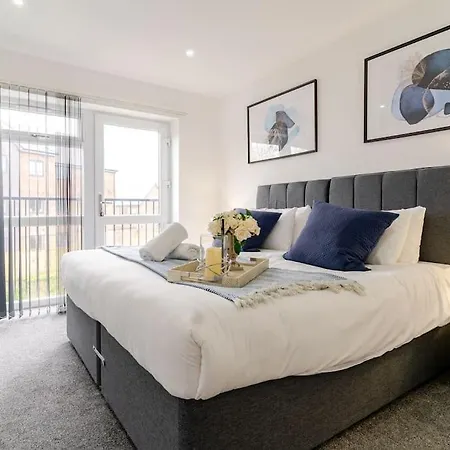 Apartment Bridge Court: Luxury Canal-view With Parking Birmingham